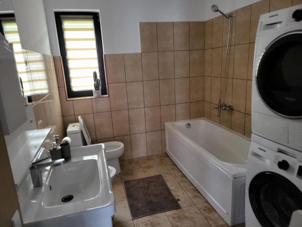 Bibis Apartments Nehoiu Eksteriør bilde